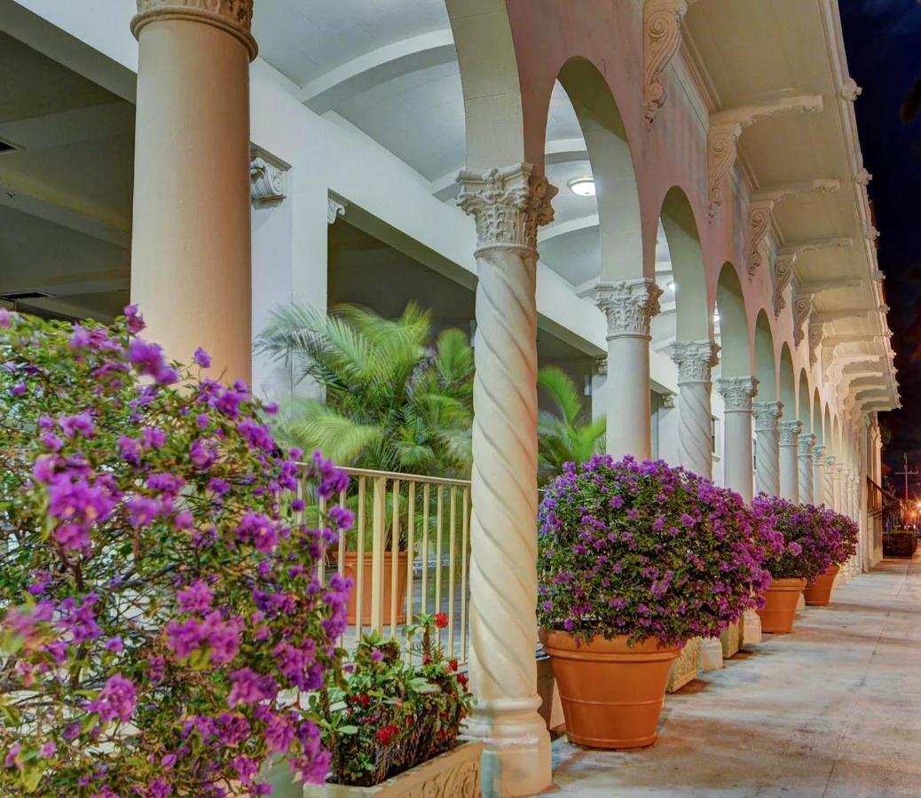 Hemingway Suites At Palm Beach Hotel Island Εξωτερικό φωτογραφία
